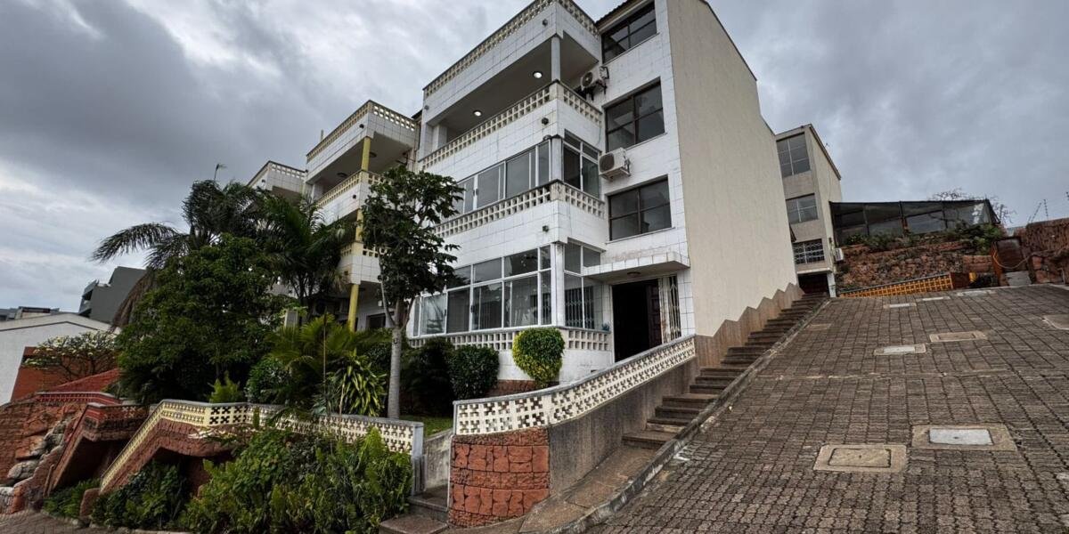 VENDE-SE TRIPLEX PRONTA HABITAR