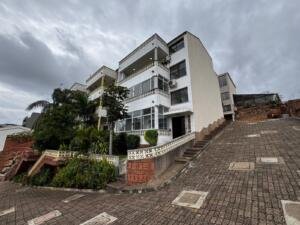 VENDE-SE TRIPLEX PRONTA HABITAR