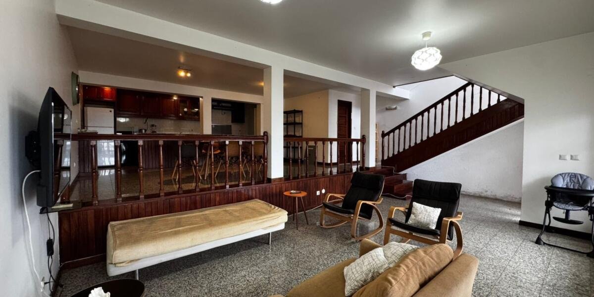 VENDE-SE TRIPLEX PRONTA HABITAR