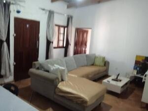 ARRENDA-SE LUXUOSA