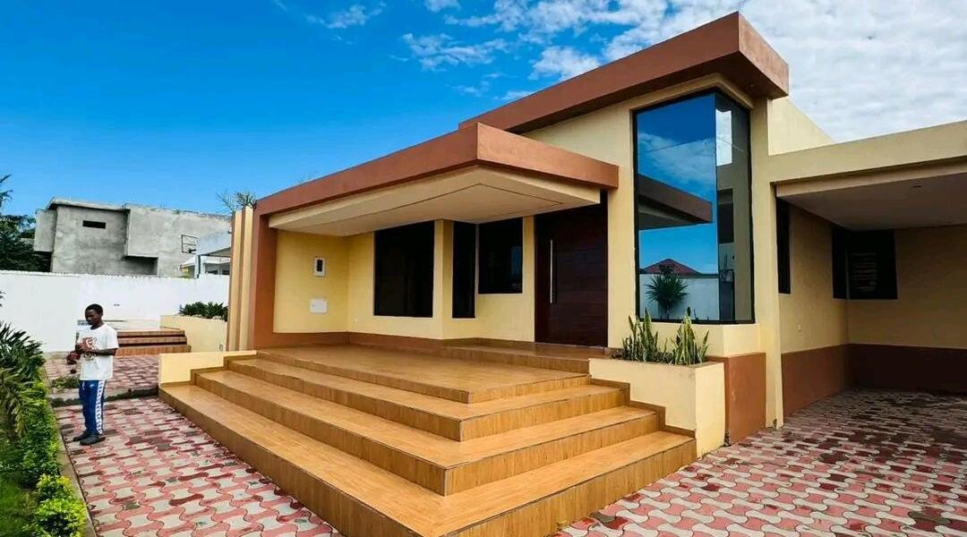 ARRENDA-SE LUXUOSA