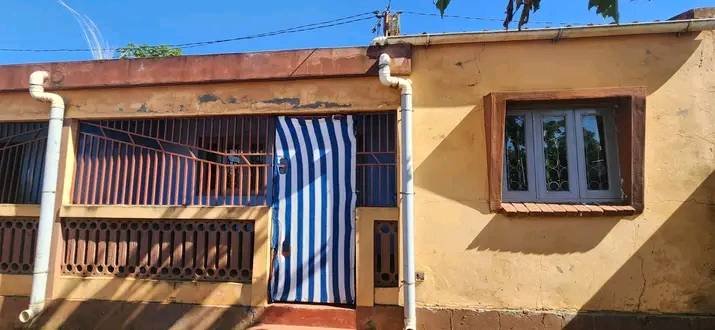 ARRENDA-SE CASA🏕