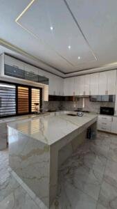 ARRENDA-SE LUXUOSA