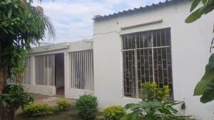 ARRENDA-SE | CASA T2 EM UM CONDOMÍNIO.